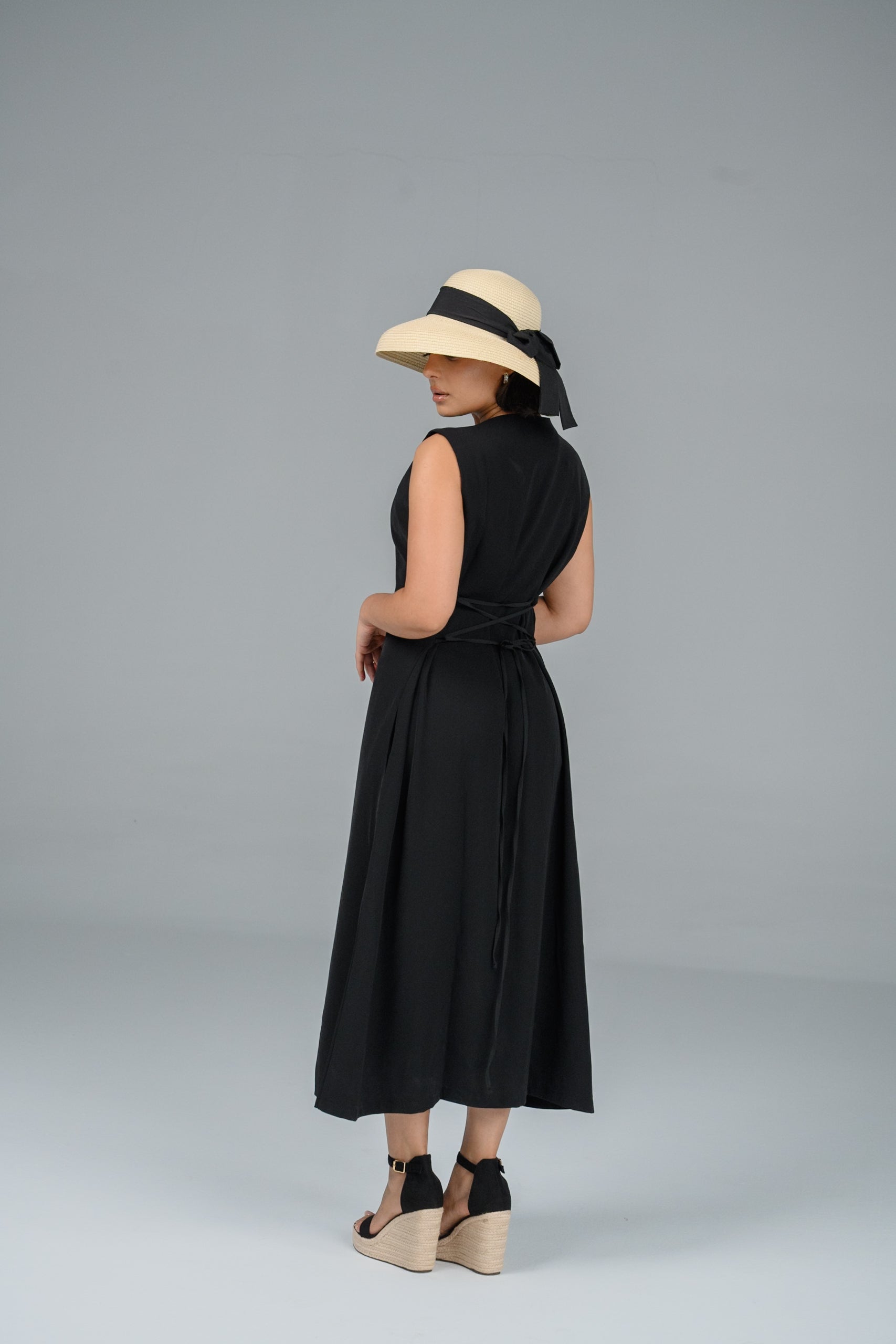 Robe fluide sans manches Luma – Robe femme Labelnou – vue 2 الصورة الرئيسية