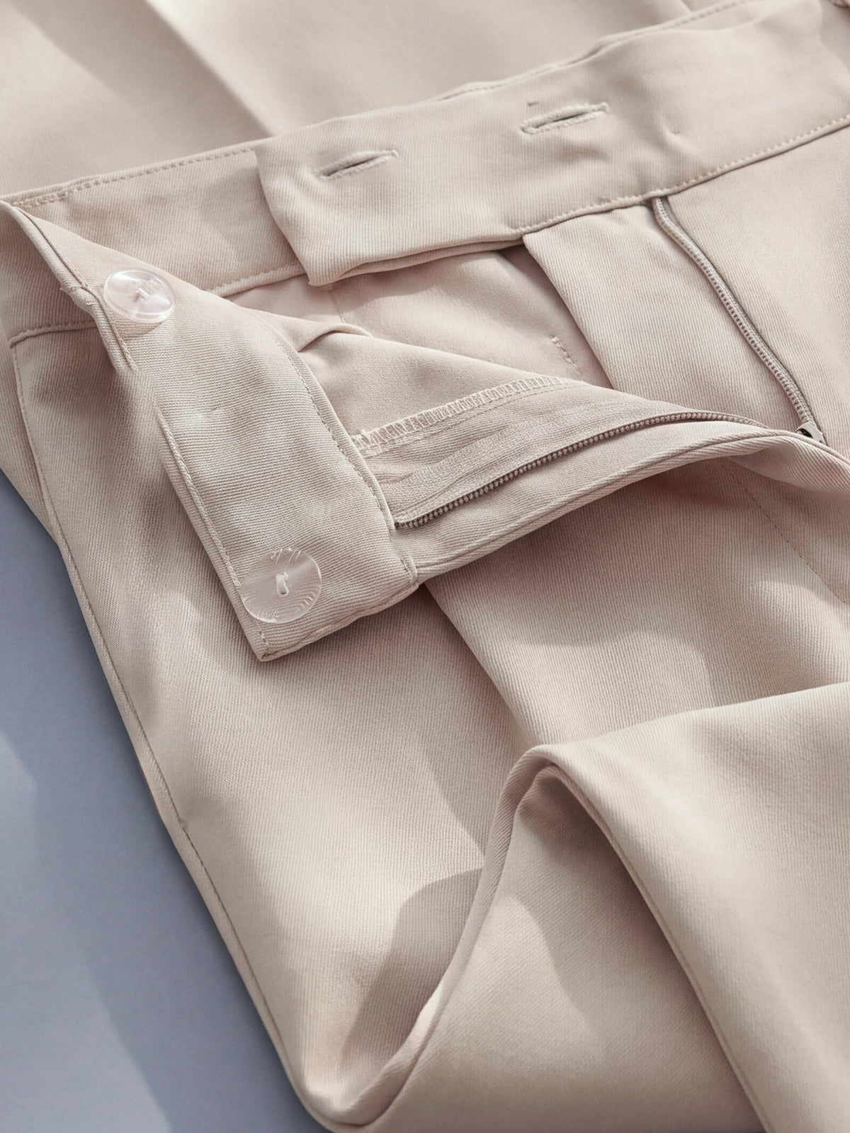 Pantalon Asya beige, détail des boutons et boutonnières