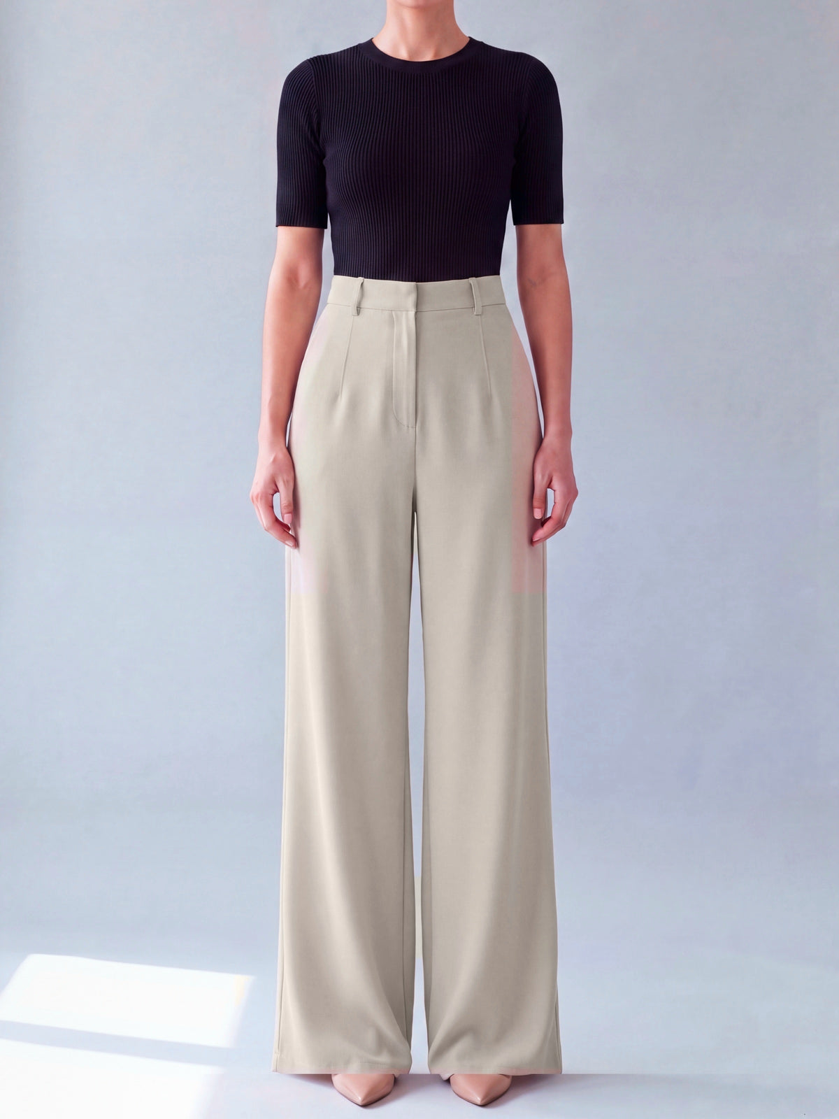 Pantalon Asya beige porté de face Main image