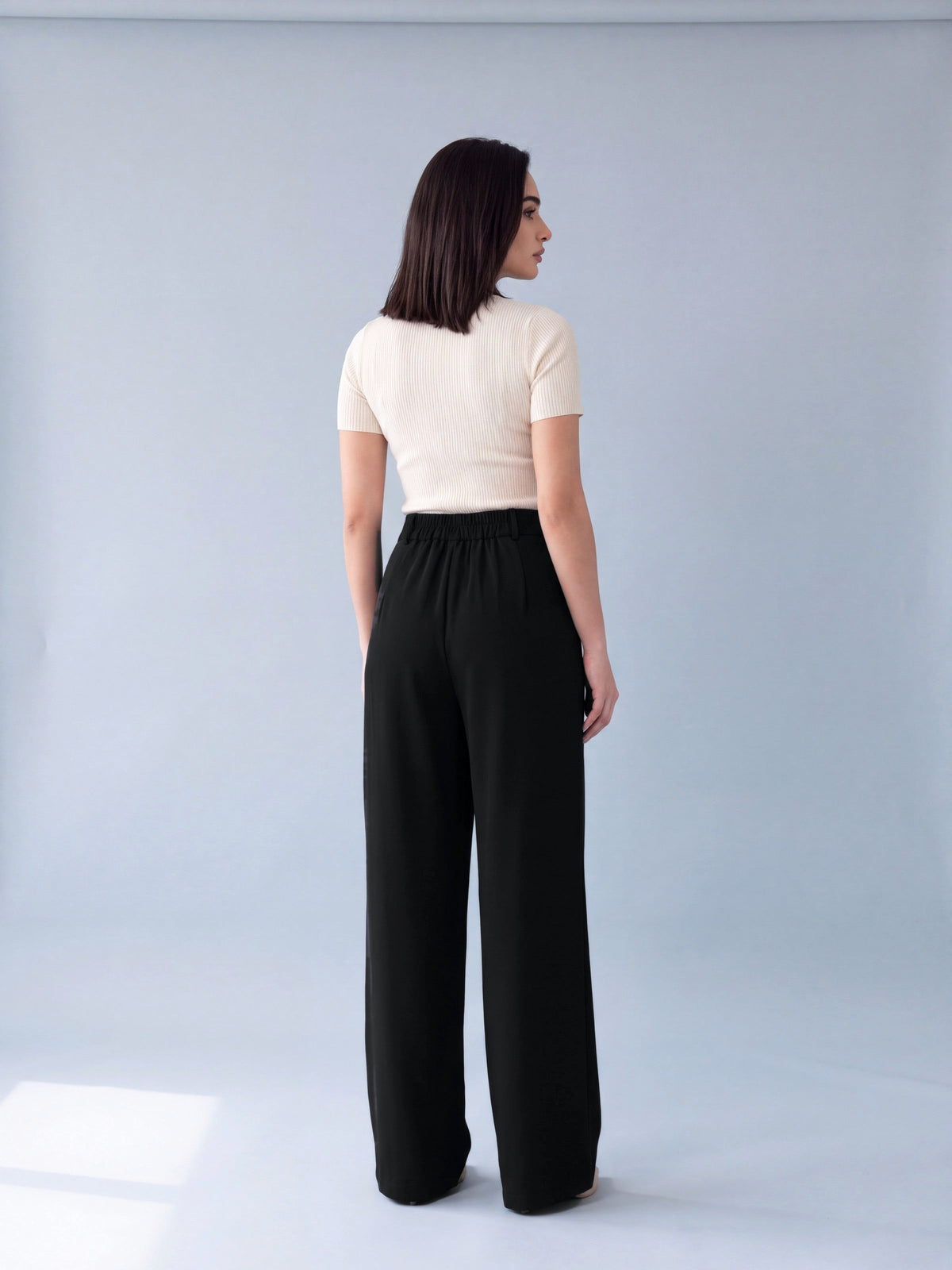 Pantalon Asya noir porté de dos